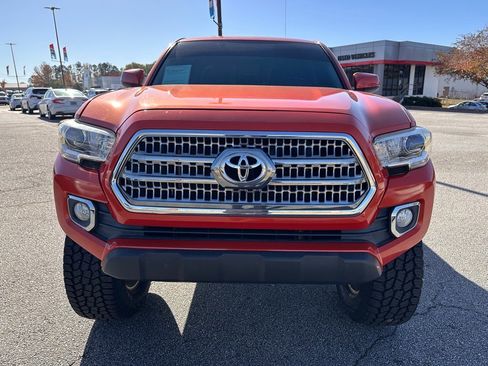 Used 2017 Toyota Tacoma SR5 image 8