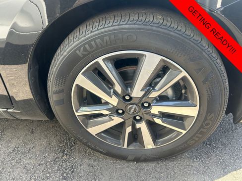 Used 2025 Nissan Versa SV FWD image 4