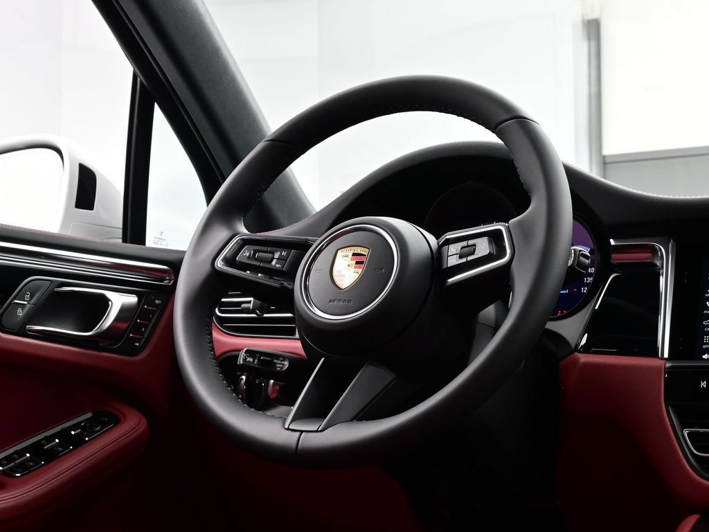 Certified 2026 Porsche Macan AWD/4WD image 21