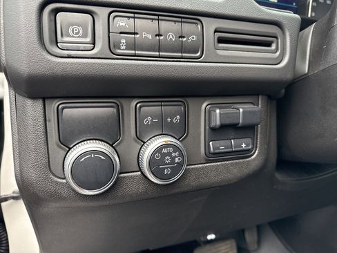 Used 2021 GMC Yukon SLT w/ SLT Luxury Plus Package image 17