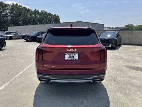 Certified 2023 Kia Sorento S w/ Panoramic Sunroof Package FWD image 7