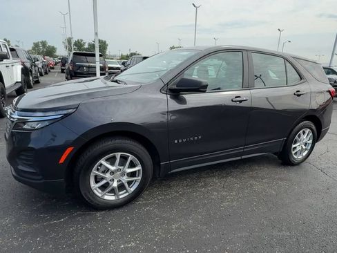 Used 2022 Chevrolet Equinox LS FWD image 4