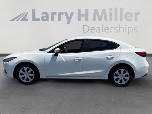 Used 2017 MAZDA MAZDA3 Sport FWD image 2