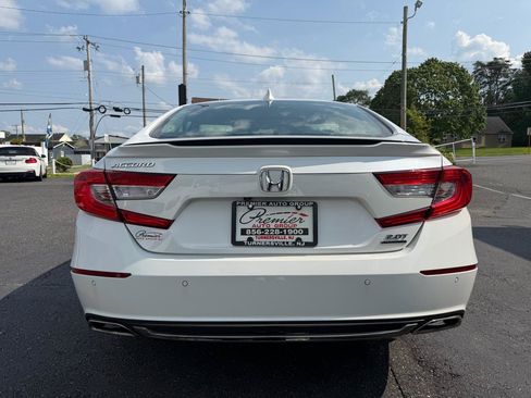 Used 2018 Honda Accord Touring image 6