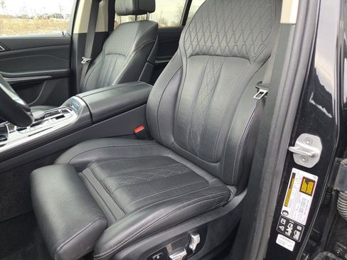 Used 2025 BMW X7 xDrive40i image 25