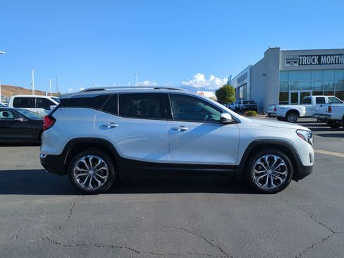 Used 2018 GMC Terrain SLT w/ Preferred Package FWD image 2