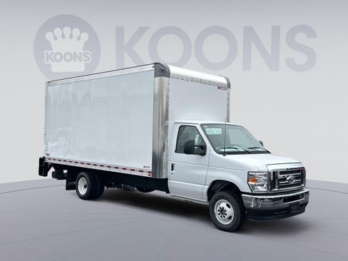 New 2025 Ford E-450 and Econoline 450 Super Duty w/ Power Equipment Group image 10