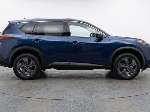 Used 2025 Nissan Rogue SV AWD/4WD image 11