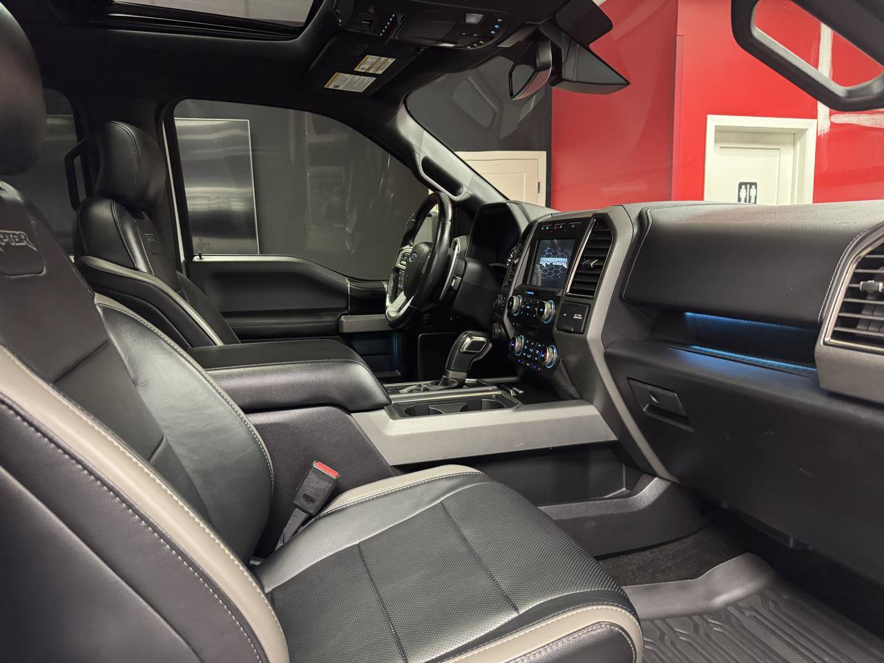 Used 2017 Ford F150 Raptor w/ Equipment Group 802A Luxury AWD/4WD image 36