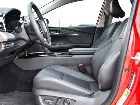 Used 2025 Toyota Camry XLE w/ Premium Plus Package AWD/4WD image 15
