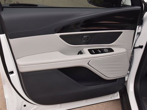 New 2026 Lincoln Nautilus Premier image 36