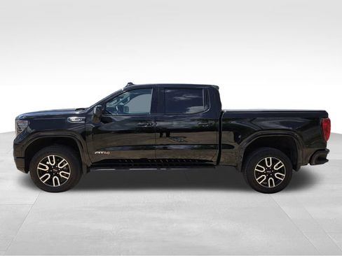 Used 2023 GMC Sierra 1500 AT4 w/ Technology Package AWD/4WD image 4