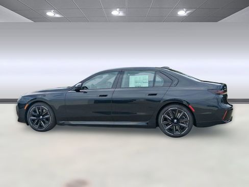 Used 2026 BMW i7 eDrive50 w/ M Sport Package RWD image 2