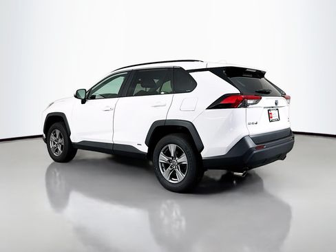 Certified 2022 Toyota RAV4 XLE w/ XLE Grade Weather Package AWD/4WD image 5