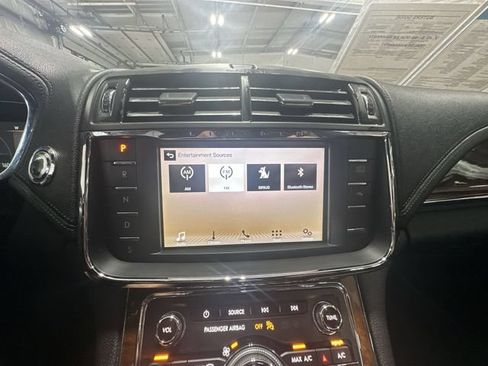 Used 2017 Lincoln Continental Select FWD image 16