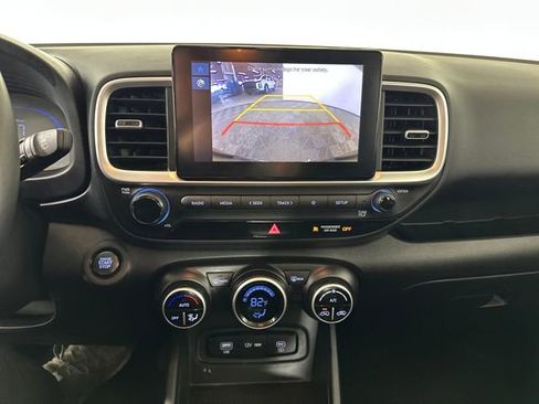 Used 2024 Hyundai Venue SEL image 22