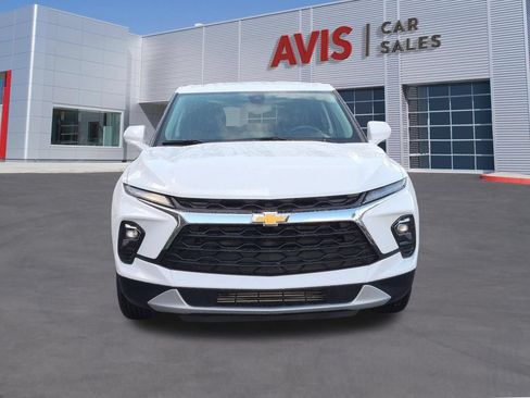 Used 2025 Chevrolet Blazer LT FWD image 2