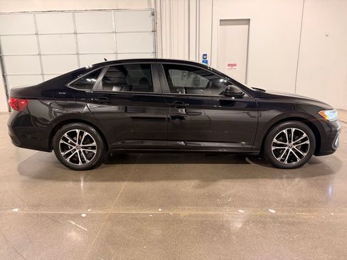 Used 2024 Volkswagen Jetta Sport FWD image 4