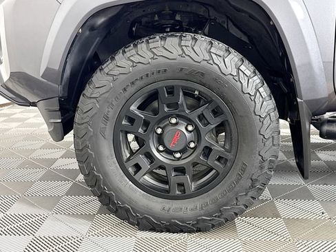 Used 2020 Toyota Tacoma TRD Sport w/ Technology Package image 4