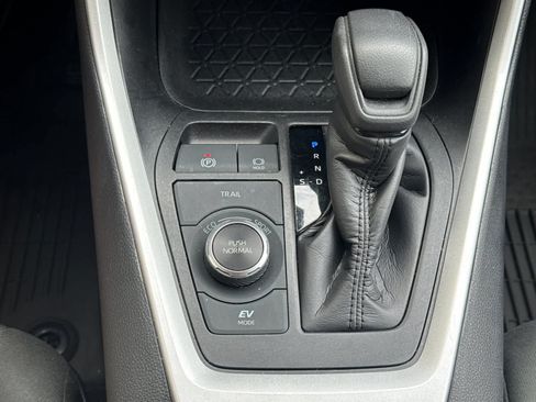 Used 2024 Toyota RAV4 XLE AWD/4WD image 22