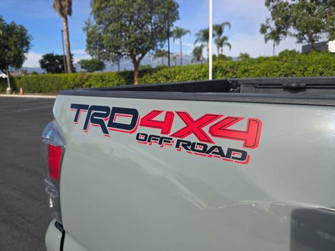 Certified 2022 Toyota Tacoma TRD Off-Road image 11