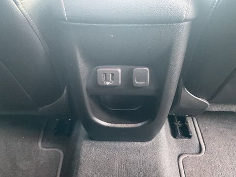 Used 2021 Chevrolet Colorado LT w/ Luxury Package image 32