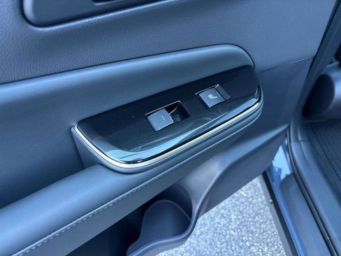 New 2025 Toyota Crown Signia Limited image 7