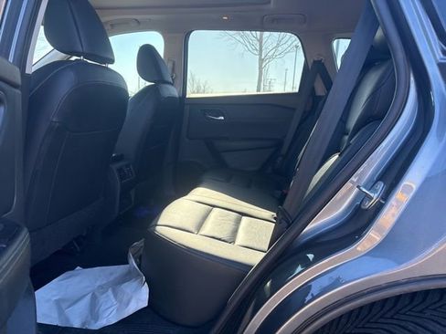 Used 2023 Nissan Rogue SL image 16