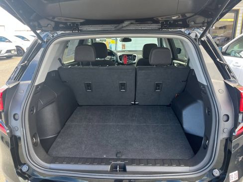 Used 2024 GMC Terrain SLE FWD image 31