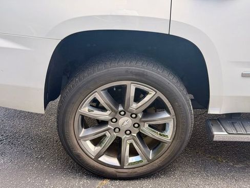 Used 2019 Chevrolet Tahoe LT w/ LT Signature Package RWD image 30