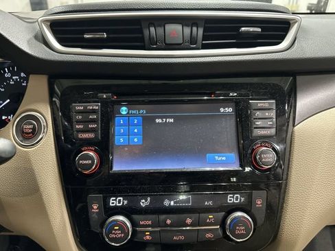 Used 2016 Nissan Rogue SV w/ SV Premium Package FWD image 16
