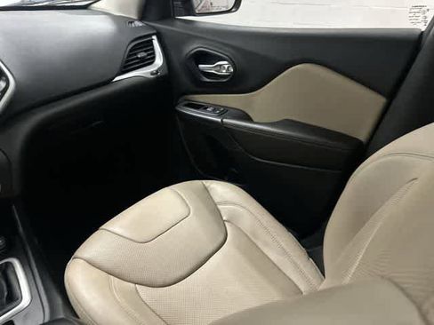 Used 2015 Jeep Cherokee Limited w/ Luxury Group AWD/4WD image 13