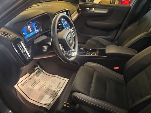 Certified 2023 Volvo XC40 B5 Plus w/ Protection Package Premier AWD/4WD image 16