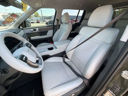 Used 2024 Hyundai Santa Fe SEL FWD image 13