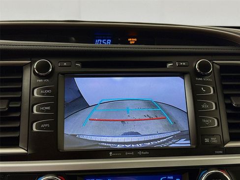 Used 2019 Toyota Highlander XLE AWD/4WD image 6
