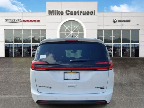 New 2026 Chrysler Pacifica Limited w/ S Appearance Package image 4
