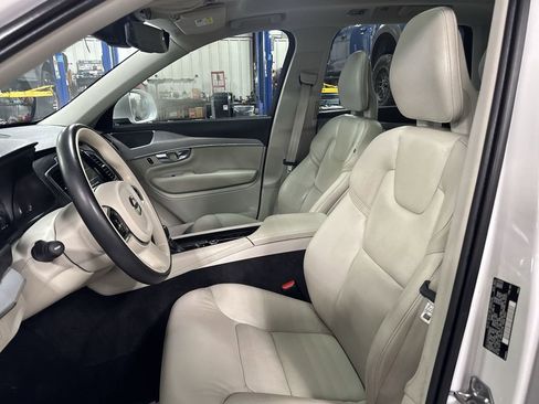 Used 2021 Volvo XC90 T5 Momentum w/ Climate Package FWD image 12