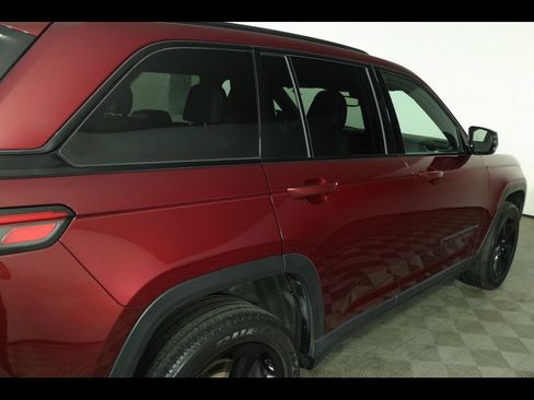 Used 2023 Jeep Grand Cherokee Altitude AWD/4WD image 18
