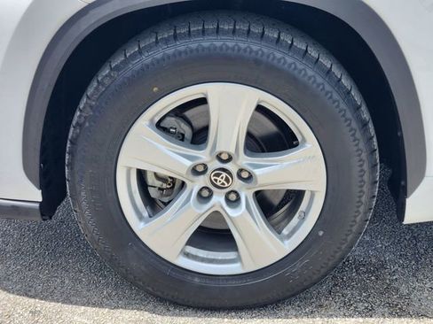 Used 2023 Toyota Highlander LE image 7