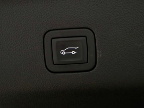 Used 2025 Chevrolet Tahoe High Country AWD/4WD image 11