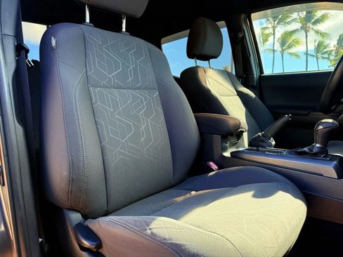 Used 2016 Toyota Tacoma SR5 image 9