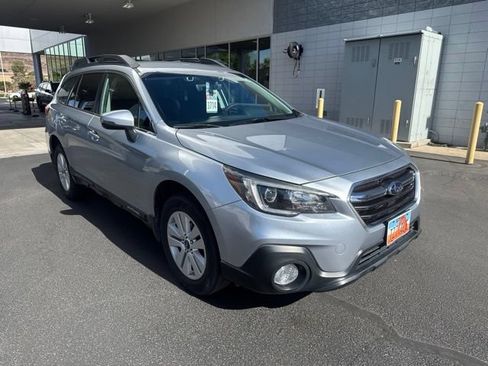 Used 2018 Subaru Outback 2.5i Premium AWD/4WD image 2