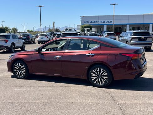 Used 2024 Nissan Altima 2.5 SV FWD image 3
