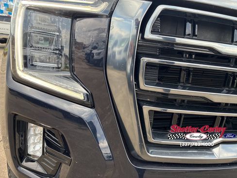 Used 2023 GMC Yukon XL AT4 w/ AT4 Premium Plus Package AWD/4WD image 4