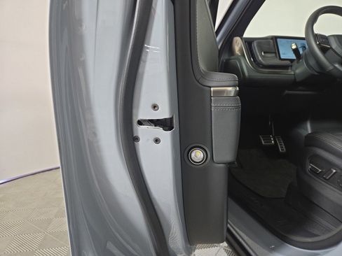 Used 2023 Rivian R1S Adventure image 32