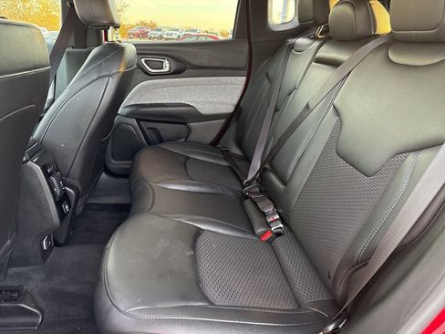 Used 2025 Jeep Compass Latitude image 21