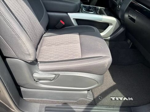 Used 2024 Nissan Titan SV w/ SV Convenience Package RWD image 11