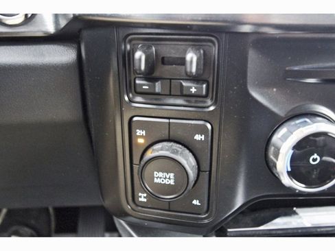 Used 2025 Ford F250 Lariat w/ Black Appearance Package image 28