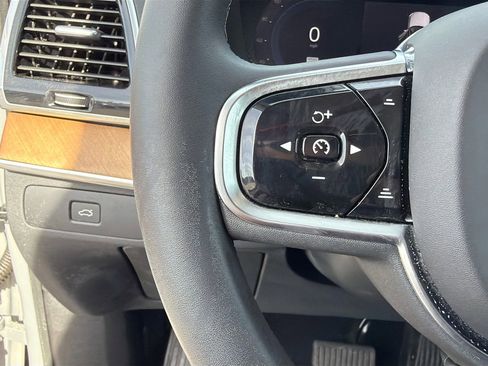 Used 2023 Volvo XC90 B6 Plus image 36
