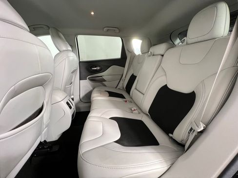 Used 2021 Jeep Cherokee Latitude Plus image 13